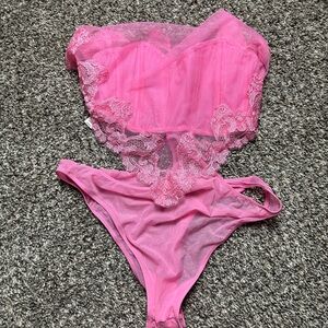 Victoria's Secret Sheer Boho Floral Embroidery Halter-neck Teddy Pink Size L NWT